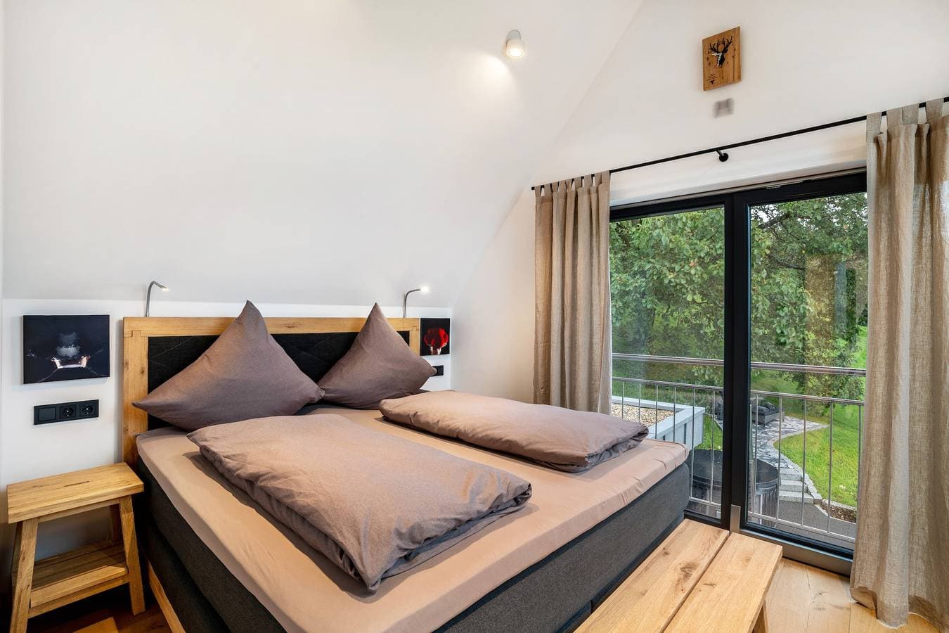 Foto 4 von 32: Chalet 'Waldlux Luxus- Brennhus' mit Bergblick, privater Terrasse und Wi-Fi