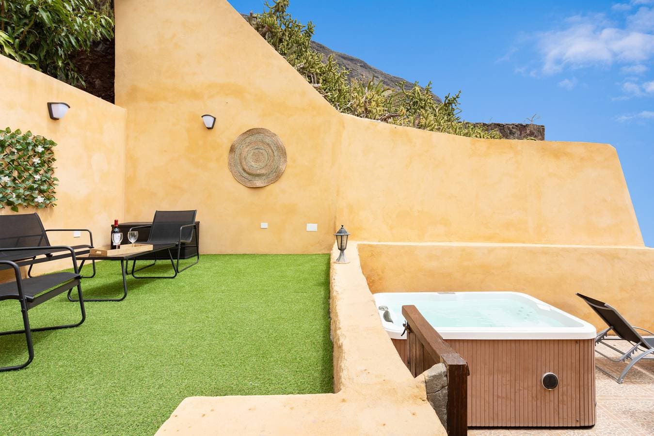 Foto 6 von 34: Häuschen mit Jacuzzi, High Speed Wifi, Smart-TV, Netflix und BBQ