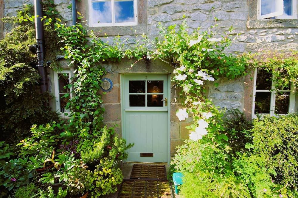 Foto 8 von 30: Gorgeous romantic cottage retreat, with gardens & Peak District views