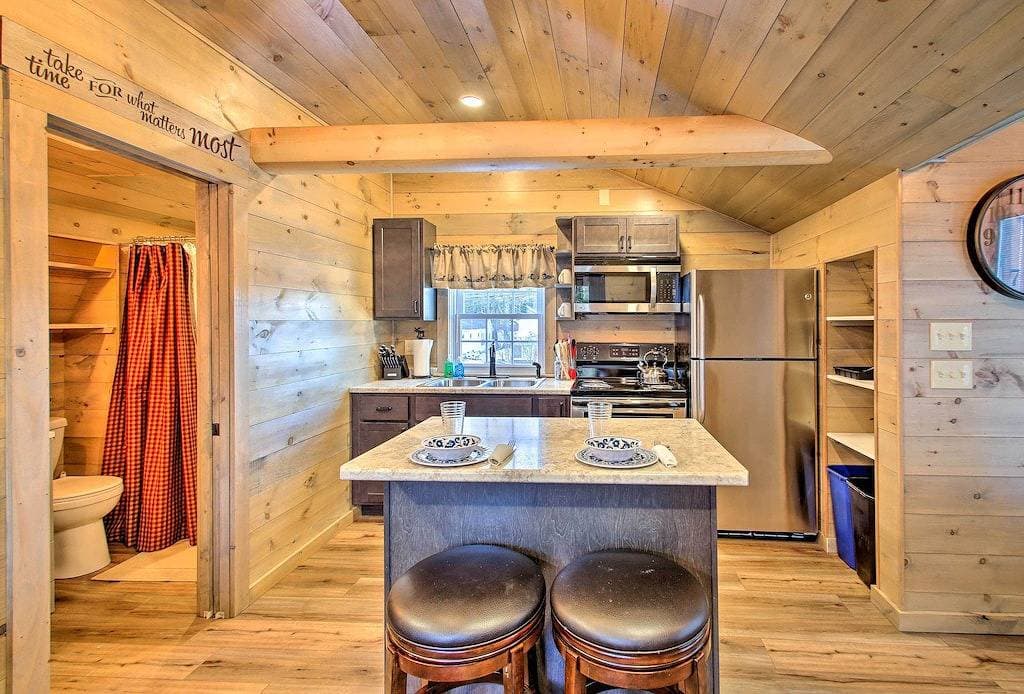 Foto 7 von 23: Neu! Sebago Lake Haven w / Deck & Waterfront View