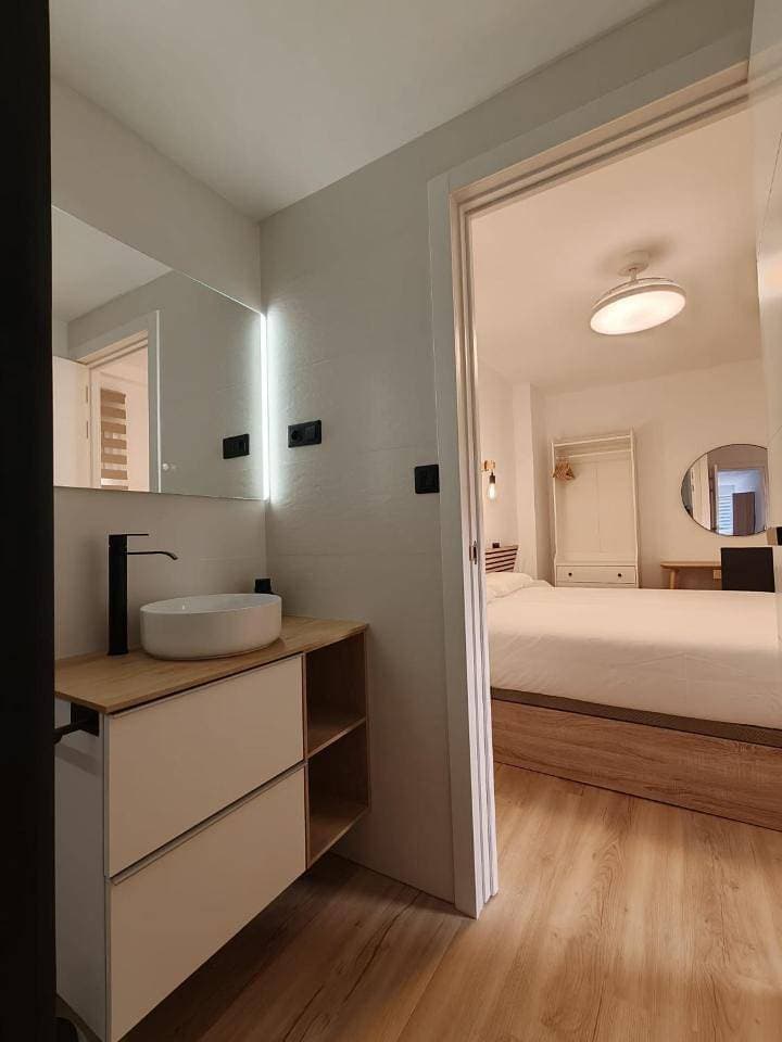 Foto 6 von 63: Two-Bedroom Apartment