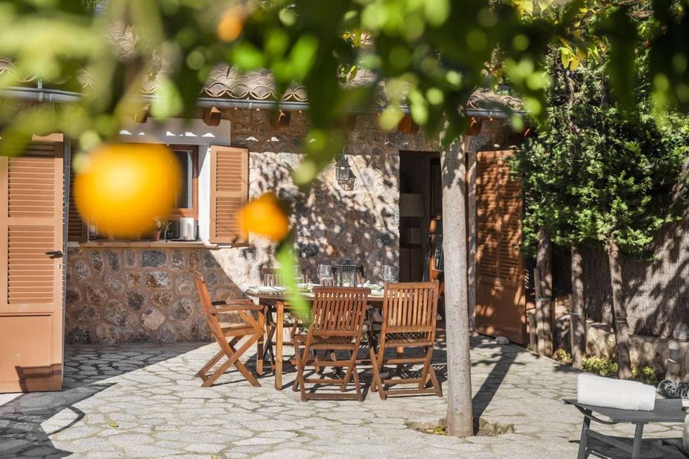 Foto 6 von 22: Klimatisiertes Ferienhaus mit Pool, Terrasse, Bergblick und WLAN
