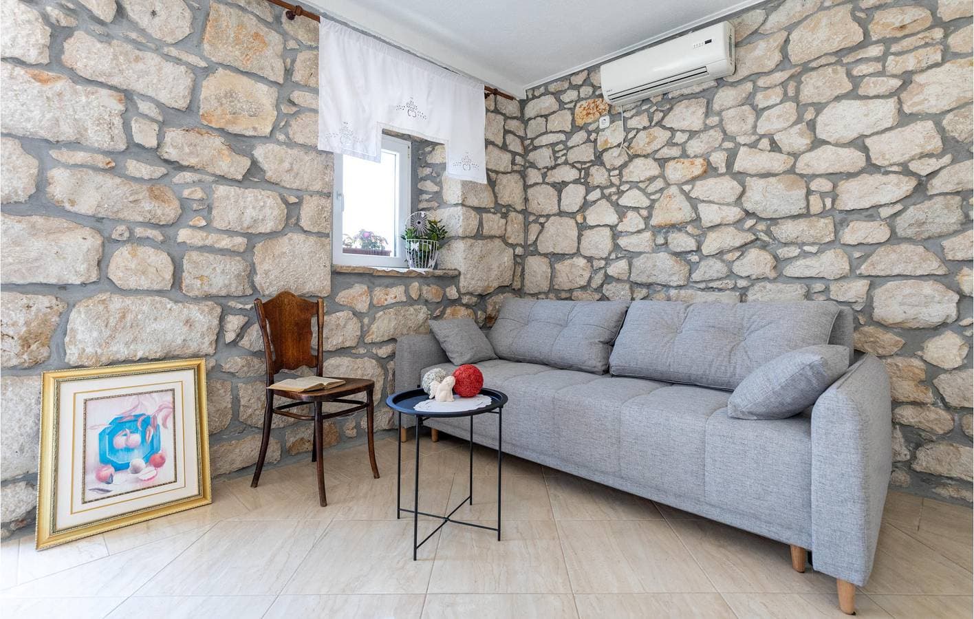 Foto 3 von 32: Gemütliche 300 m zum Strand: Klimatisierte Wohnung mit Terrasse und Parkplatz