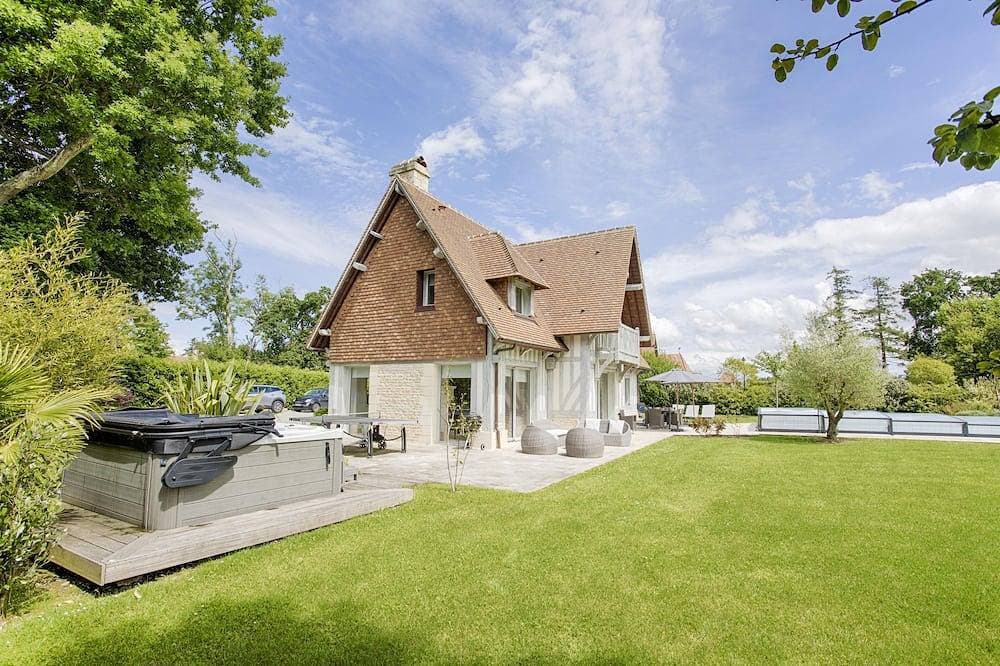 In der Nähe von Deauville. New Vermietung Haus Pool 1