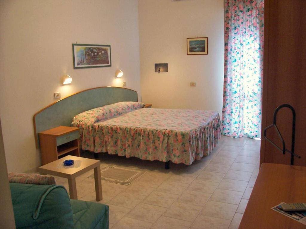Foto 3 von 3: Economy Double Room