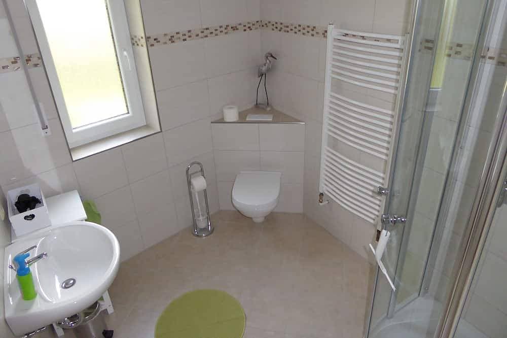 Foto 3 von 7: 70qm große Ferienwohnung mit zwei Schlafzimmern mit Terrasse