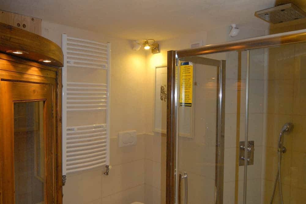 Foto 6 von 18: Luxuriöse Drei-Zimmer-Wohnung in Cervinia mit Sauna, Blick auf die Skipisten.