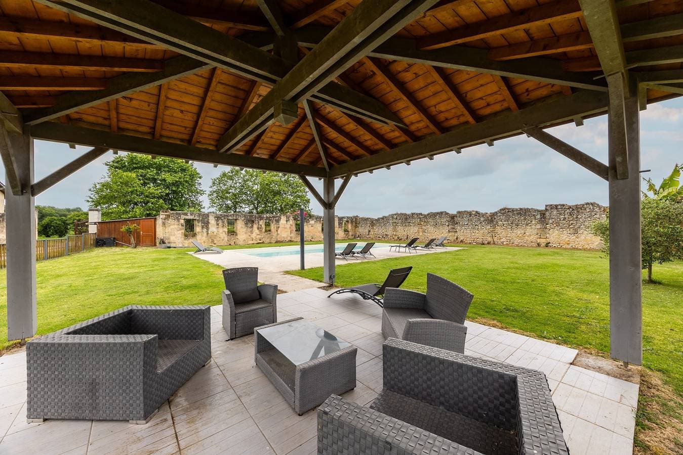 Foto 12 von 33: Ferienhaus 'Gîte Loft' mit Gemeinschaftspool, Terrasse und WLAN