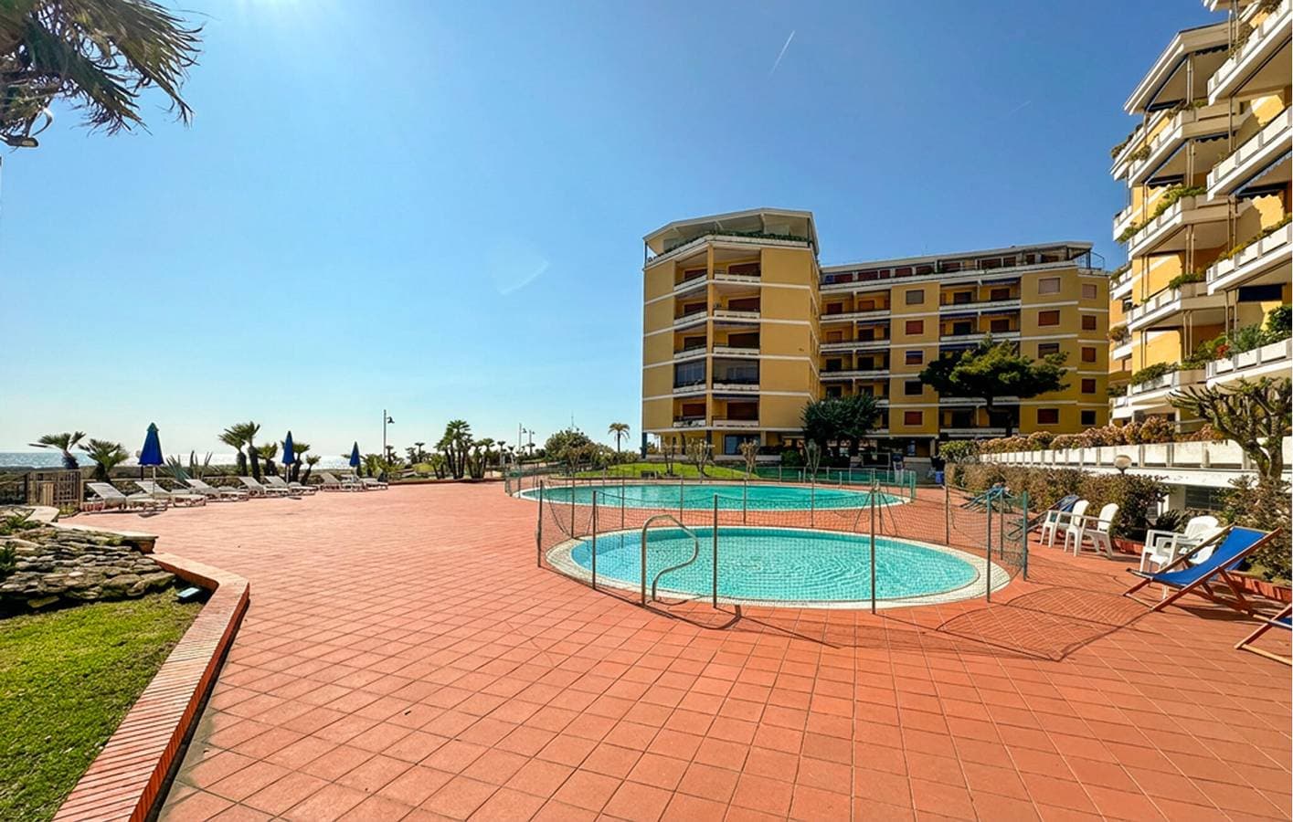 Foto 3 von 29: Gemütliche 2-Zimmer-Wohnung mit Meerblick, Pool, Terrasse und Garage in Poggi