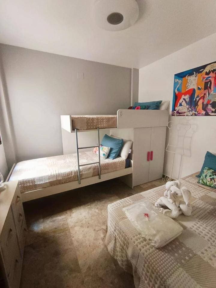 Foto 7 von 52: Two-Bedroom Apartment