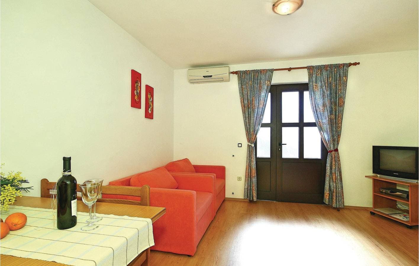 Foto 5 von 28: Gemütliche Ferienwohnung mit Terrasse, WLAN und Parkplatz in der Nähe des Restaurants Captain Morgan