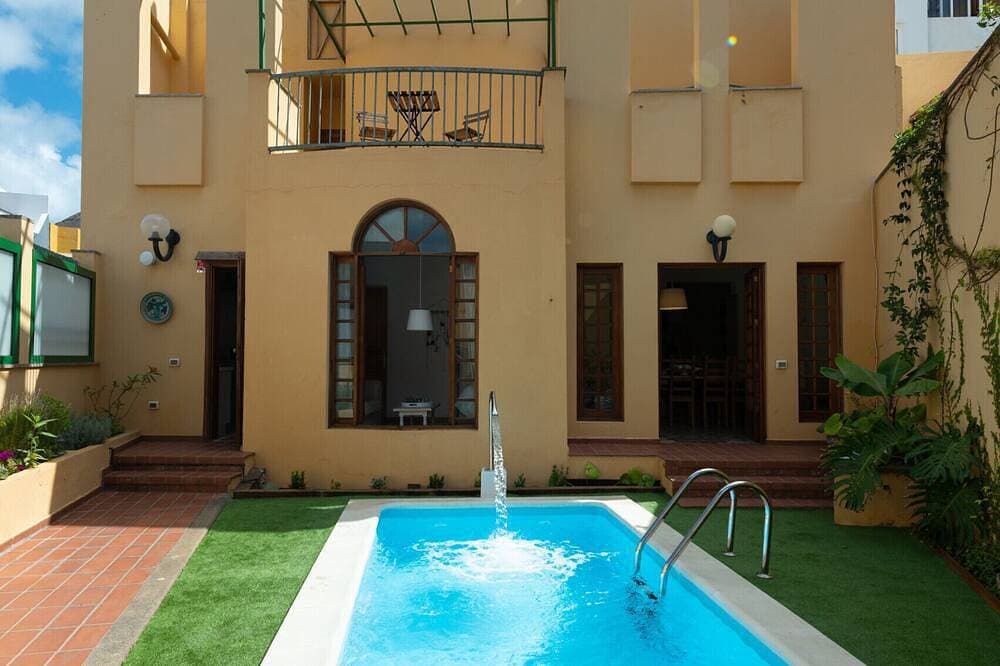 The Yellow House - Solarium - Climatized Pool 1