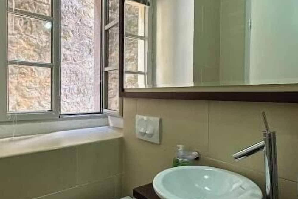 Foto 5 von 30: Charming Historic Studio with Stunning Views & Rooftop Terrace