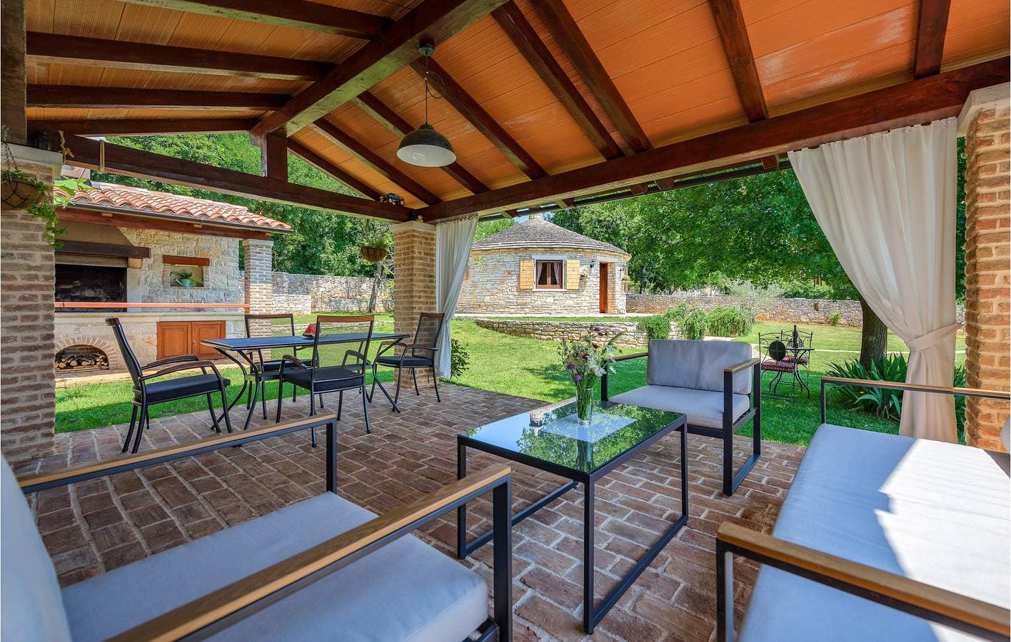 Foto 6 von 39: Charmantes Apartment mit Pool und Außenküche, 1,5 km vom Stadtzentrum entfernt