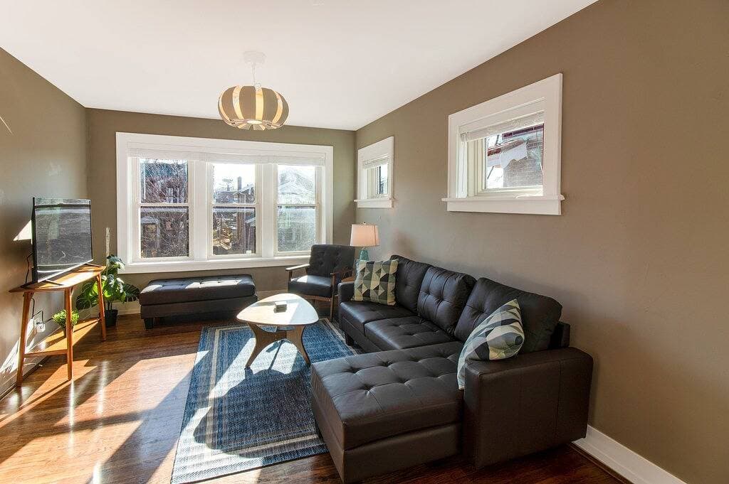 Foto 5 von 28: Chic Minimalist Gem w/ Fenced Backyard + W/D