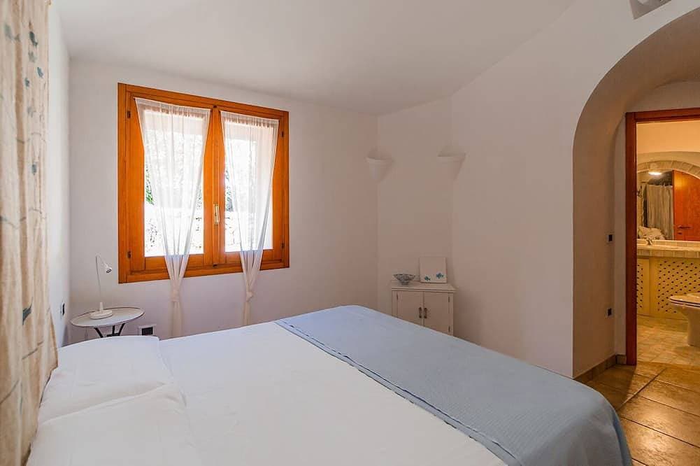 Foto 4 von 30: Panoramic sea view villa in La Maddalena with garden. Walk to beaches.