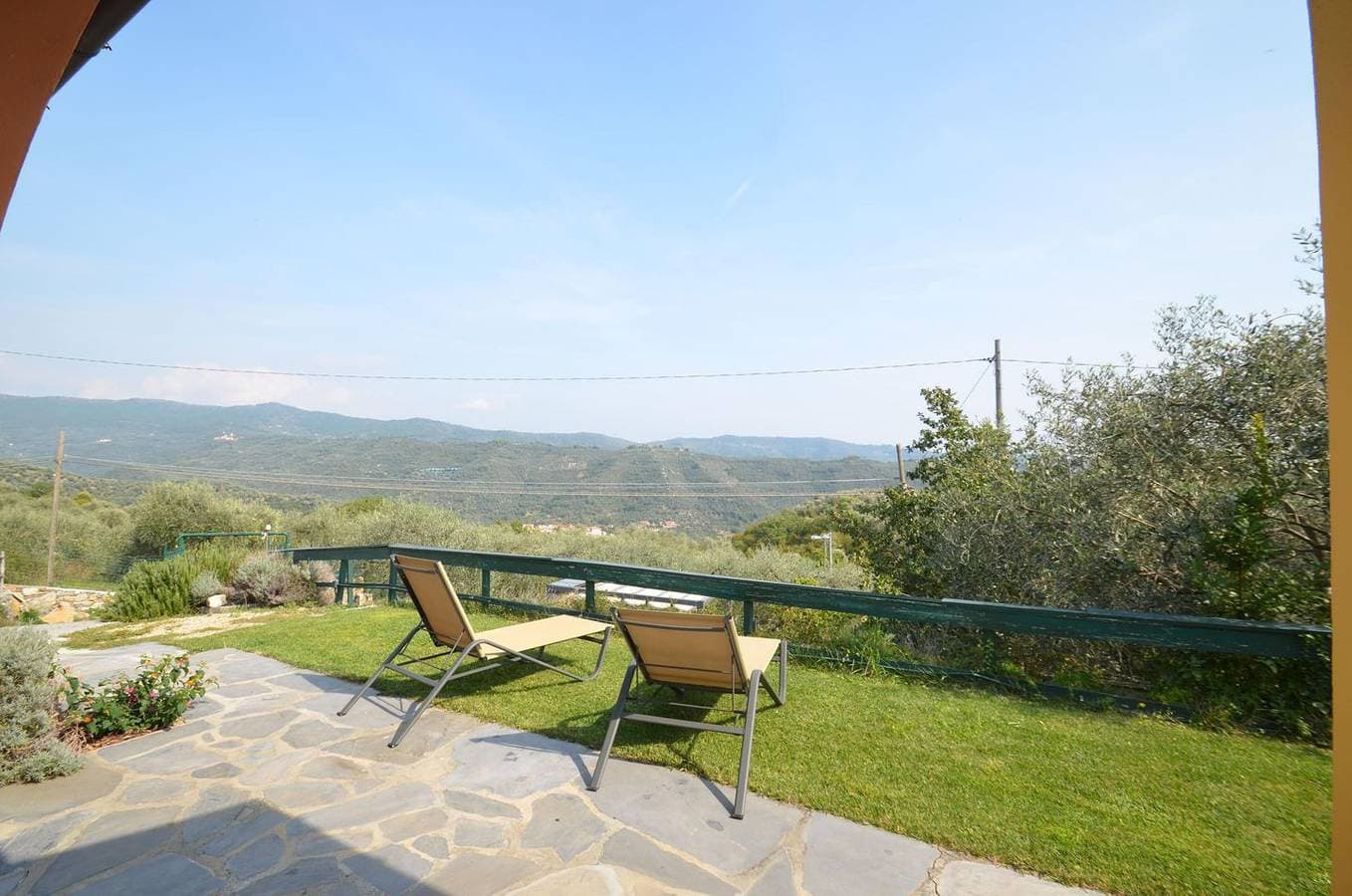 Foto 7 von 28: Alleinstehendes Ferienhaus mit Pool und Garten in Panoramalage