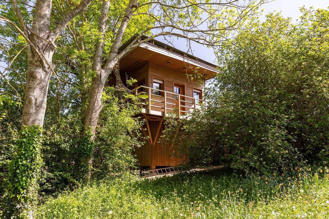Foto 2 von 28: Baumhaus „La Cabane Perchée“ – Übernachten in 5 Metern Höhe mit Ausblick