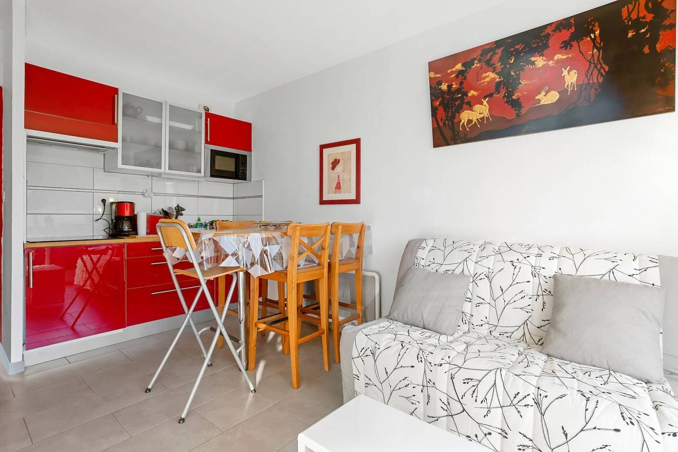 Foto 8 von 23: Ferienwohnung 'Boulouris' mit privater Terrasse, WLAN und Klimaanlage