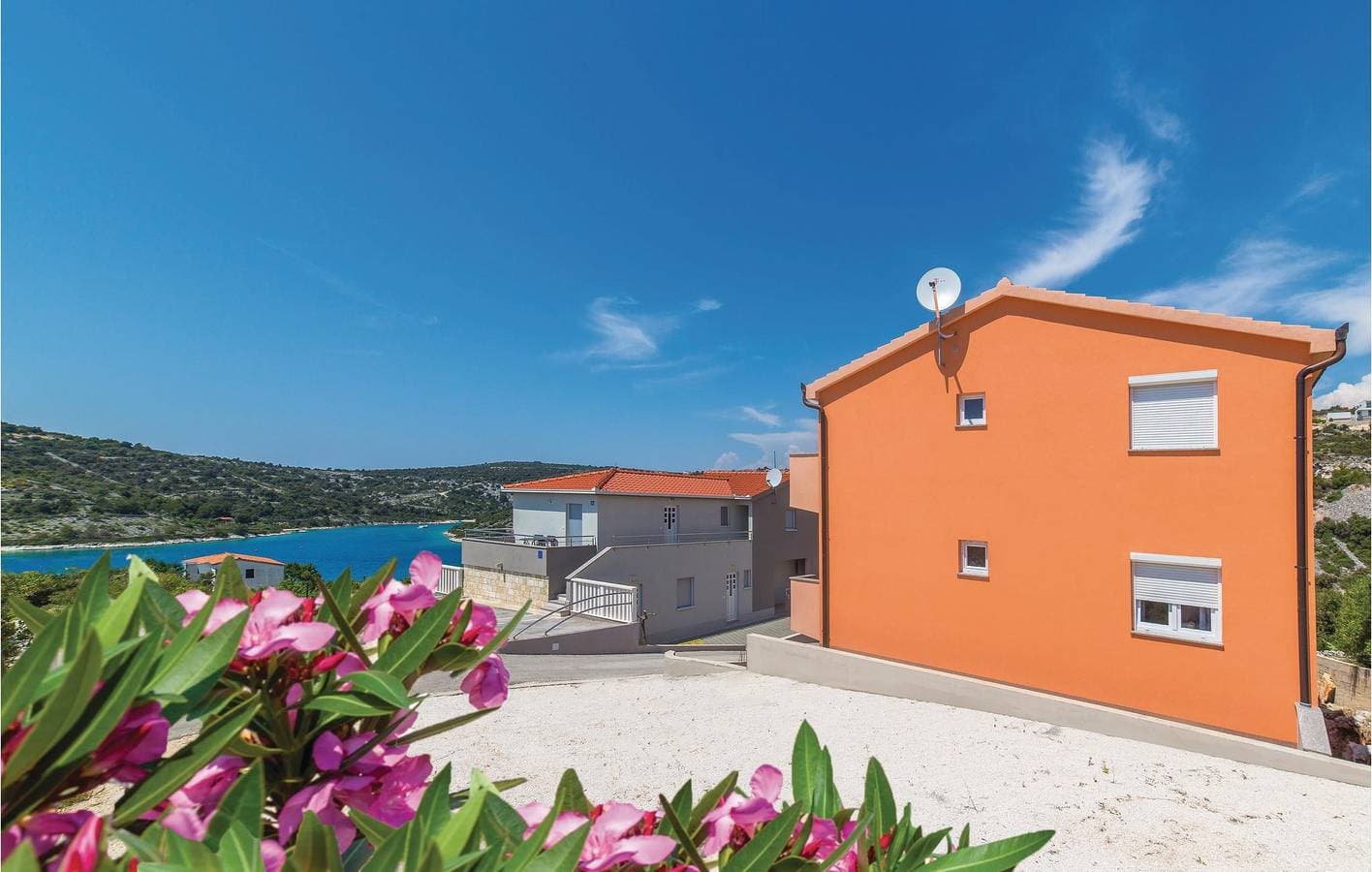 Gemütliche Wohnung mit Terrasse, WLAN und Parkplatz, 1,5 km vom Strand entfernt 1