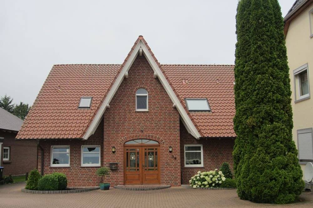 Hochwertig eingerichtete idyllische Landhauswohnung im historischen Rinteln 1