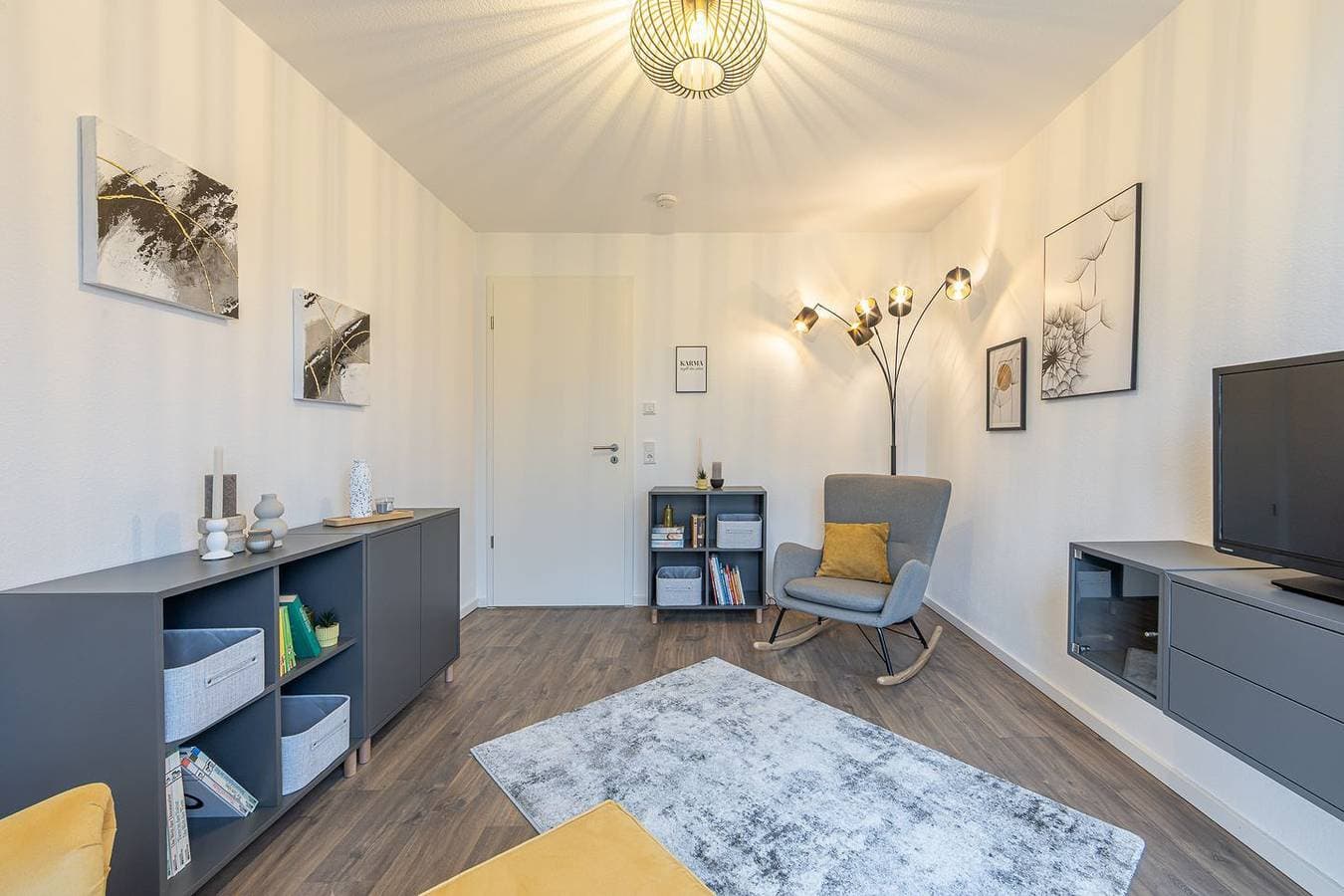 Foto 13 von 18: Seenahe große + sehr moderne Ferienwohnung Konny mit  überdachter Terrasse
