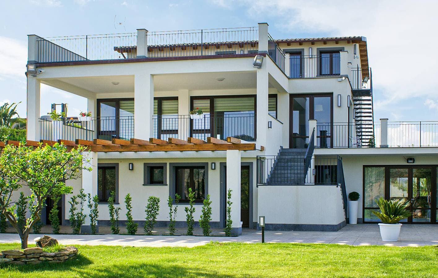 Luxuriöses Apartment mit AC, Pool, Parkplatz, Garten und Küche 1