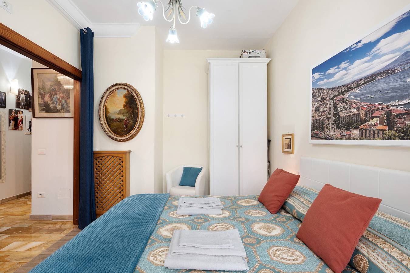 Foto 3 von 27: Ferienwohnung 'La Maison De Julie' mit Bergblick, Wi-Fi und Klimaanlage