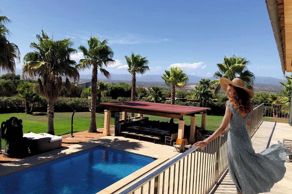 Exklusive Villa mit beheiztem Pool, Whirlpool und Außenküche 1