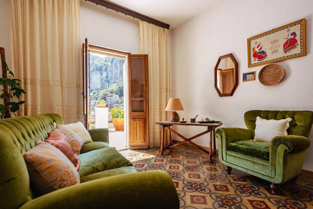 Ulassai Casa per 4 con Terrazza e Vista sui Tacchi 1
