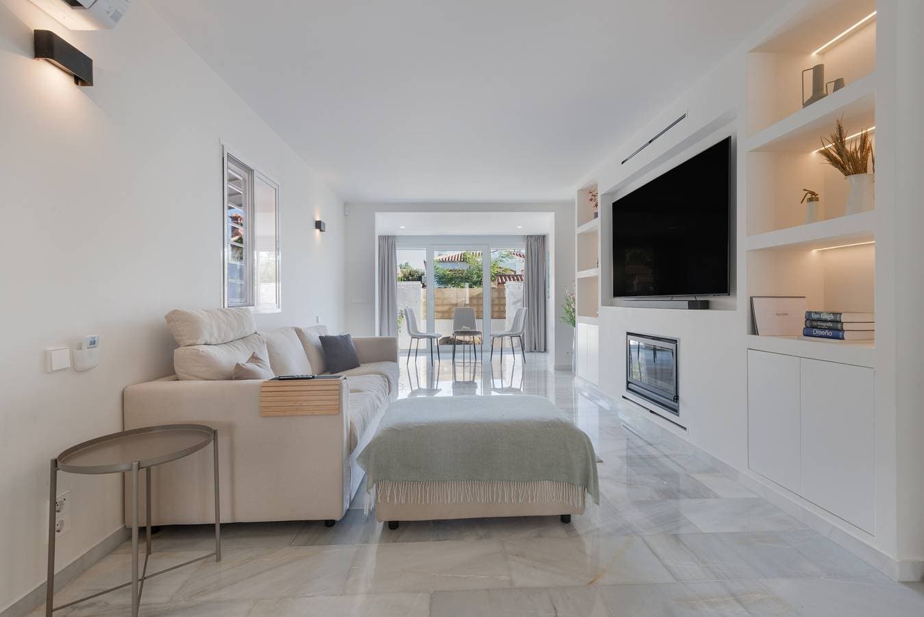 Foto 4 von 45: Ferienhaus 'Luxuriöses und Modernes Familienhaus' mit Privater Terrasse, WLAN und Klimaanlage
