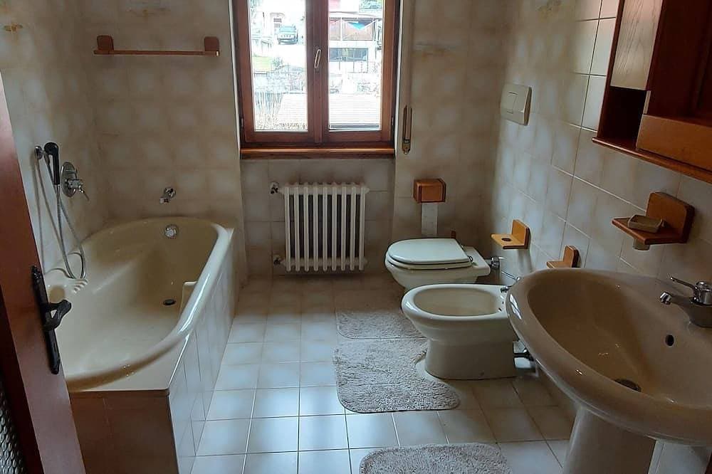 Foto 4 von 14: Magic Lake View - Spacious apartment 5 minutes from the beach