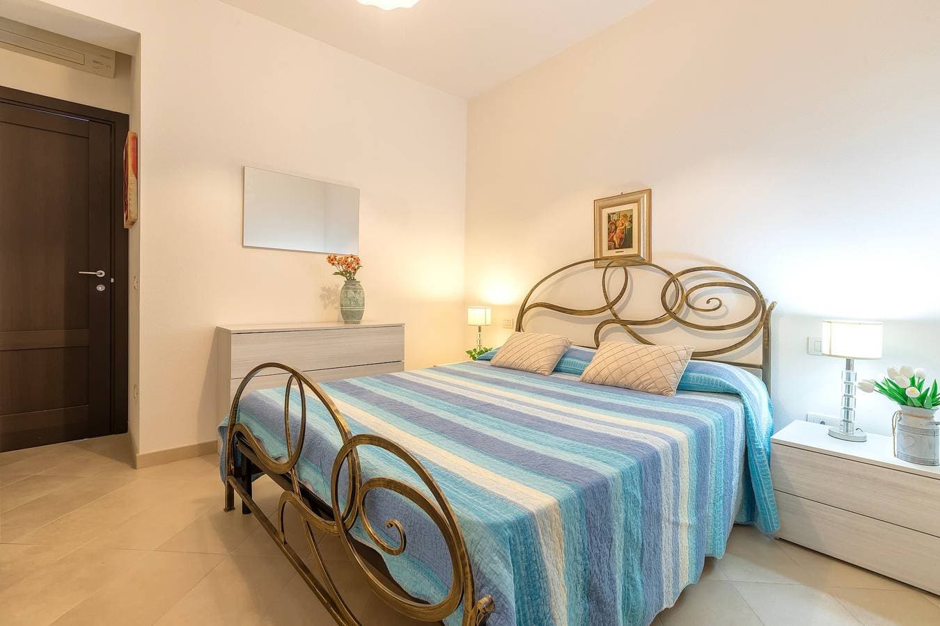 Foto 11 von 34: Ferienwohnung 'Charlie Beach' mit Meerblick, Balkon und Klimaanlage
