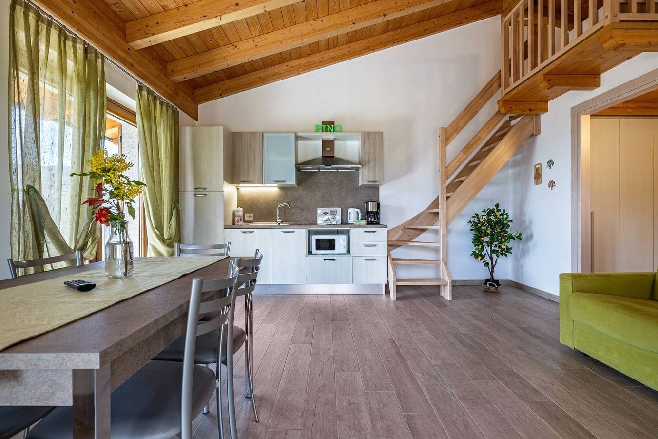 Foto 6 von 35: Ferienwohnung Bocca Nevese Pino mit Seeblick, Garten & WLAN