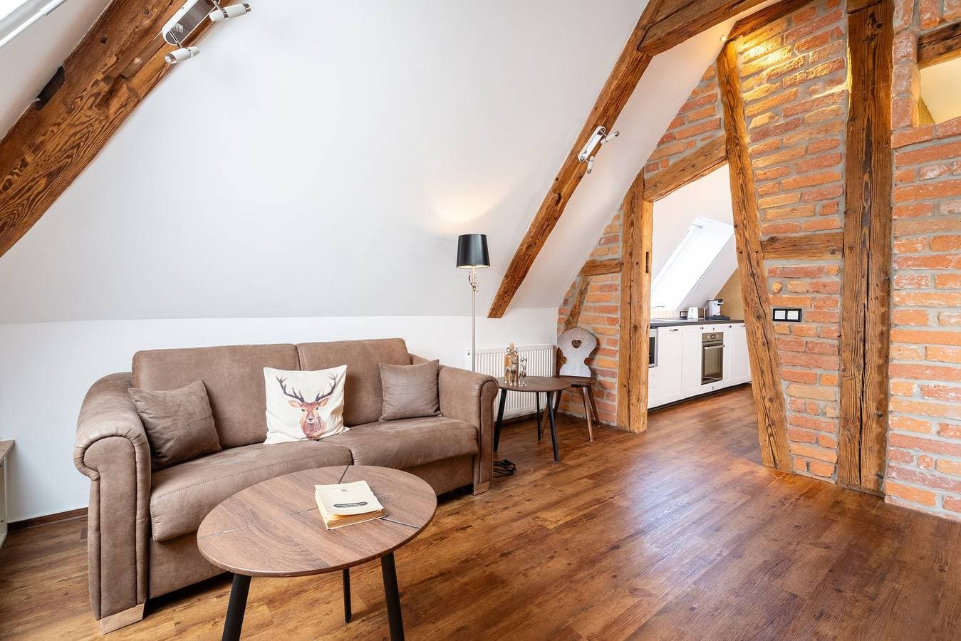 Foto 10 von 30: 'Suite Heimat' mit Kingsize-Bett und Klimaanlage