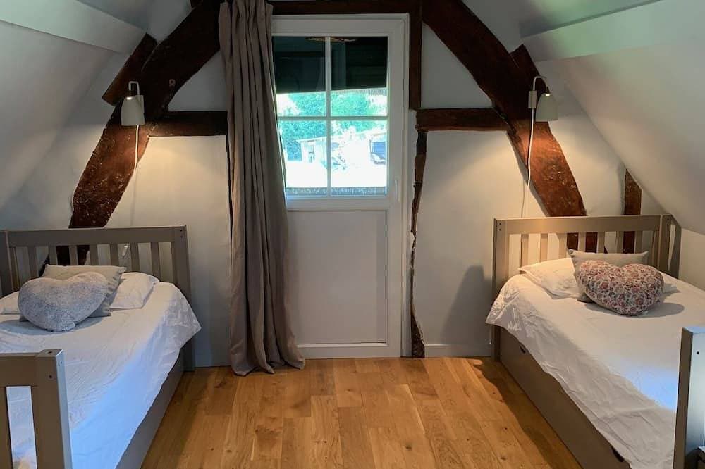 Foto 3 von 30: Normannisches Ferienhaus und Gästehaus für 6/7 Personen mit beheiztem Pool
