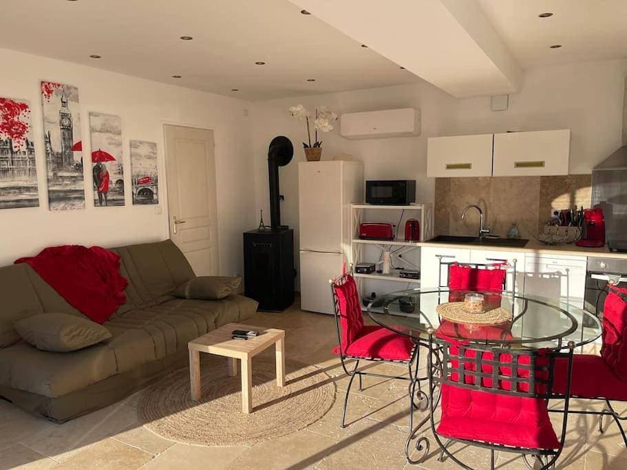 Logement cocooning rouge gorge 1