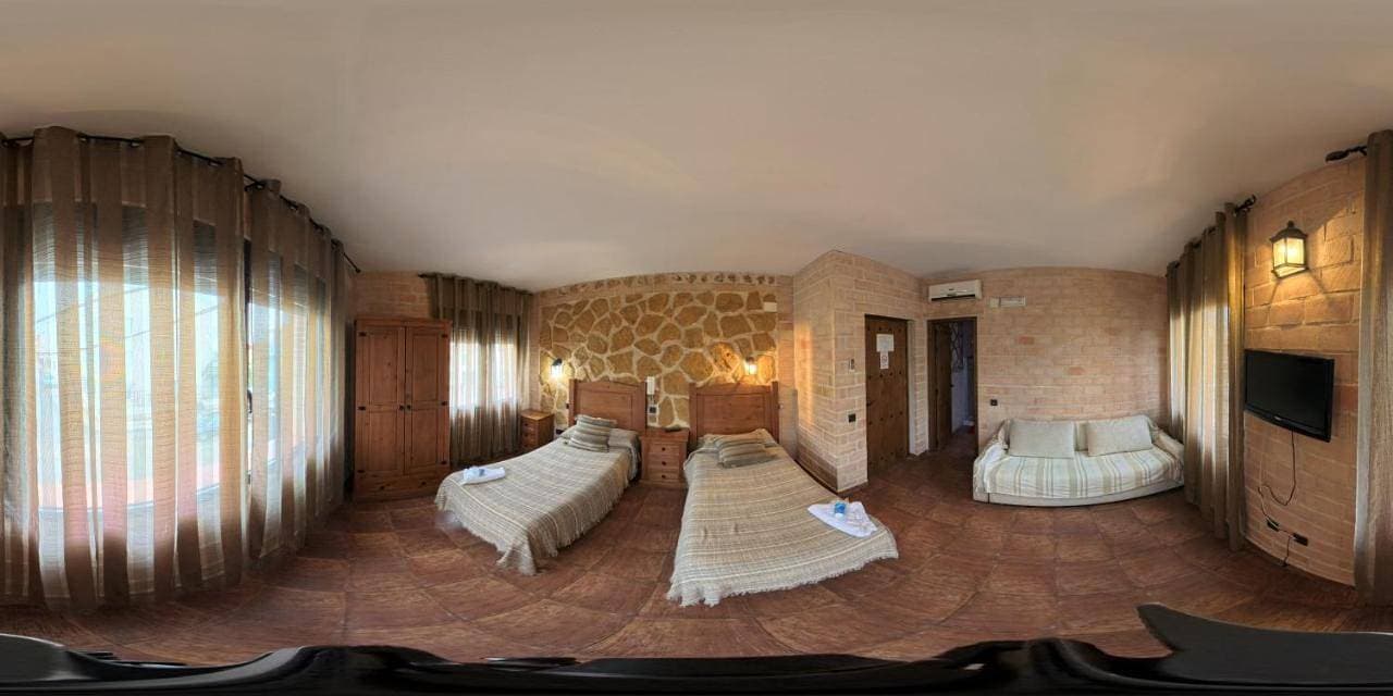 Foto 4 von 27: Quadruple Room