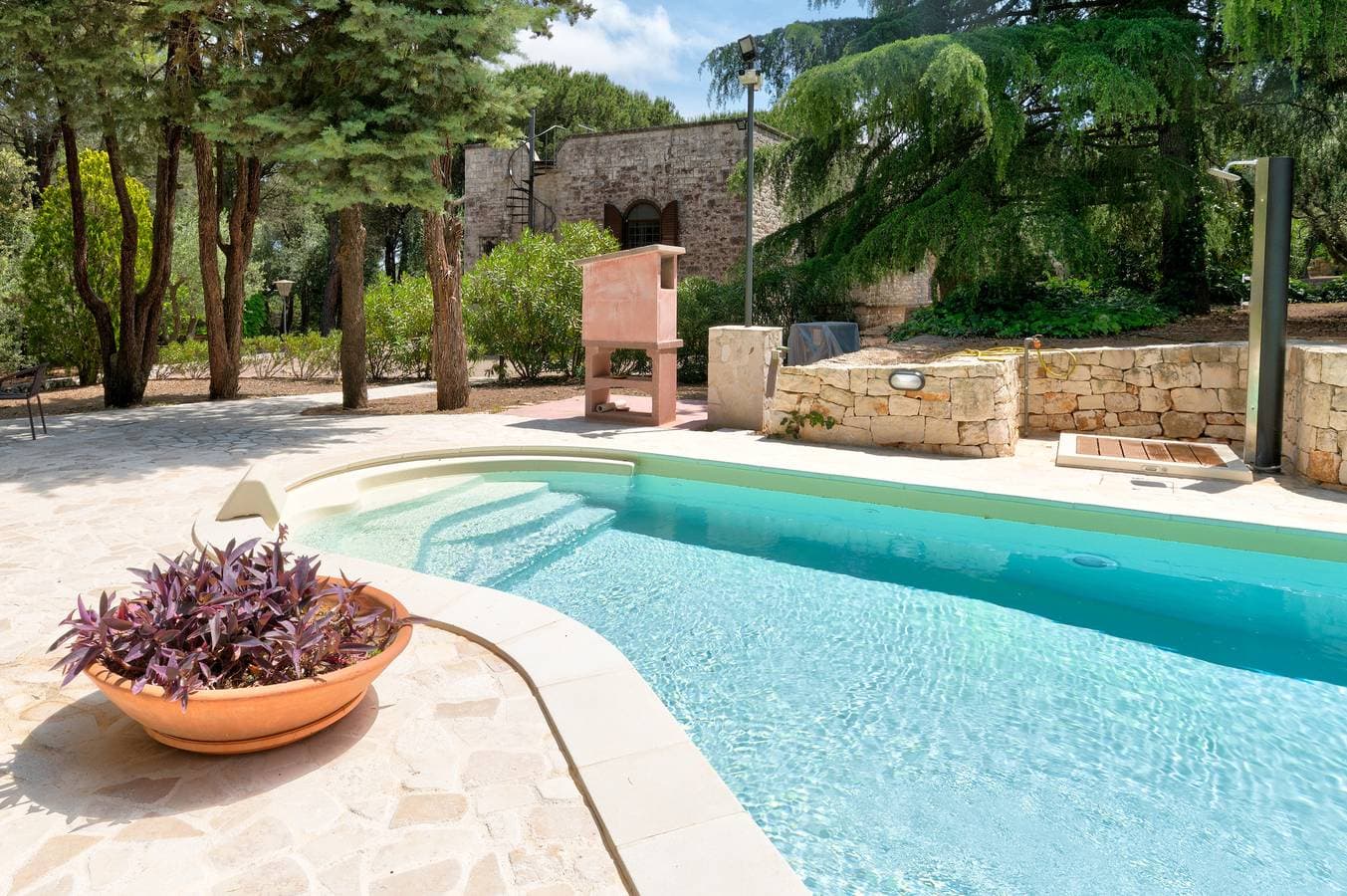 Charmantes Haus mit beheizbarem Pool & Park 1