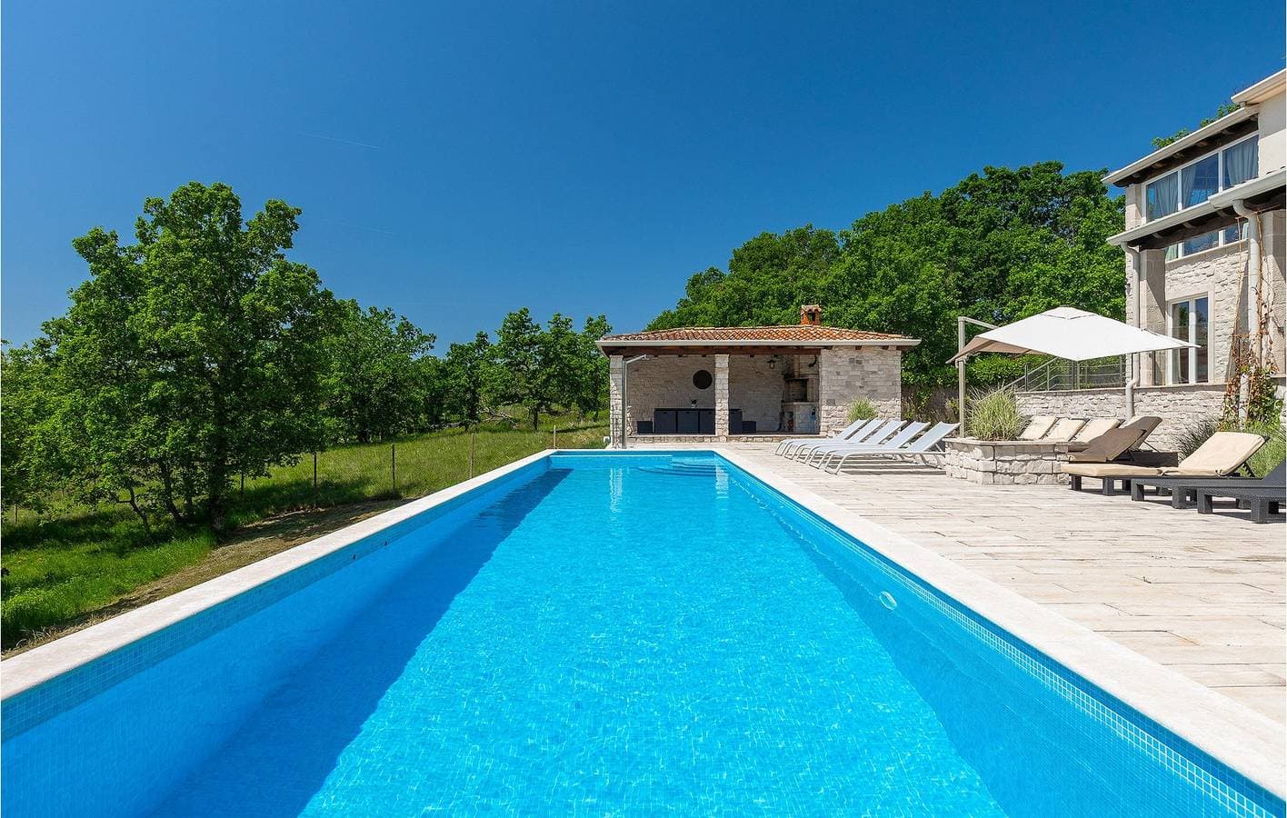 Foto 5 von 60: Gemütliche 1-Zimmer-Wohnung mit Pool und WLAN in der Nähe des Restaurants Pčele