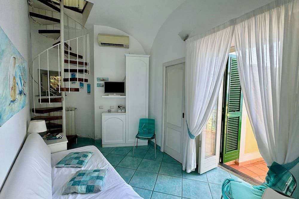 Foto 5 von 27: Romantic cottage, wide terrace overlooking the sea.