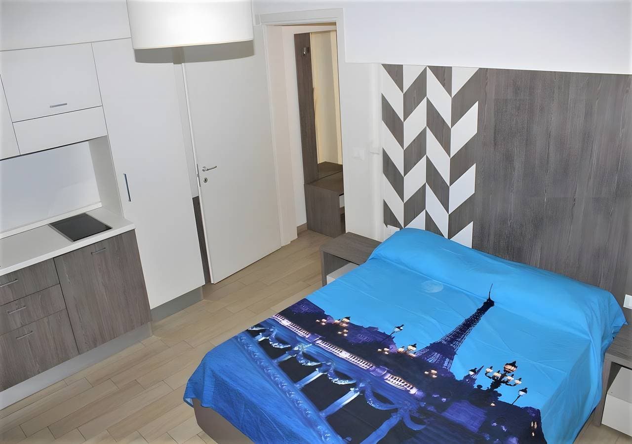 Foto 7 von 10: Apartment „Monolocale Eddy By Salentolimit“ mit Balkon und Klimaanlage