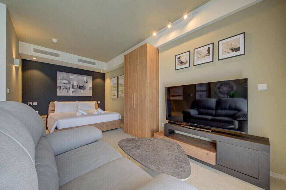 Foto 10 von 30: The Official Mercury Suite With Pool & Strong WIFI