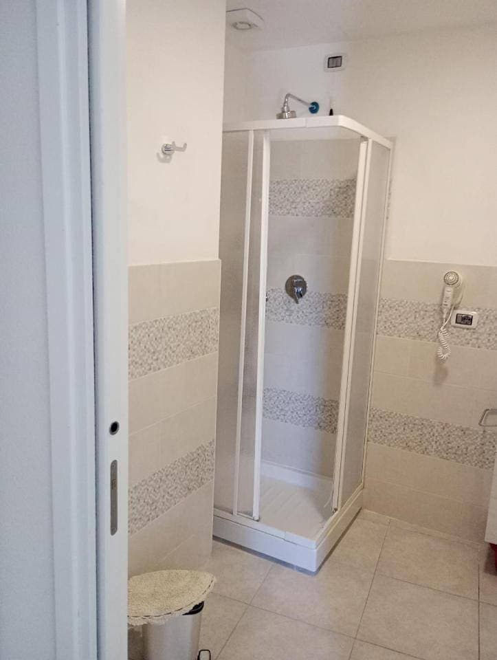 Foto 10 von 11: Double Room with Private Bathroom