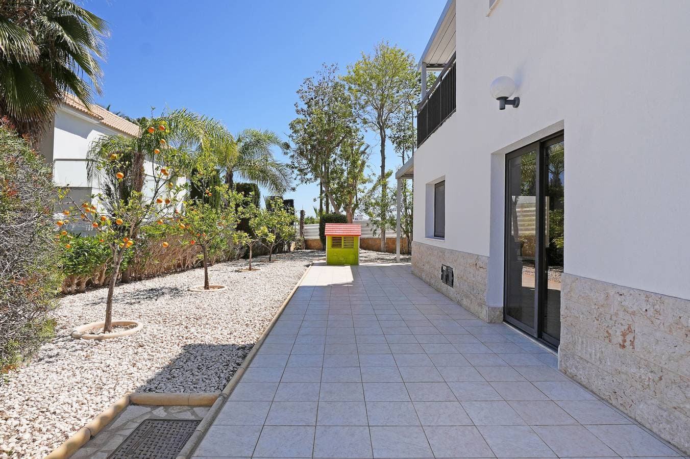 Foto 13 von 39: Villa für 8 Personen mit Balkon