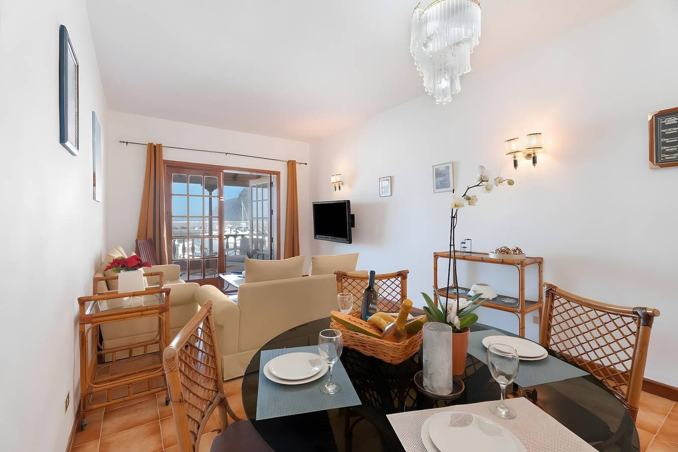Foto 12 von 45: Ferienwohnung 'Beautiful Apart Acantilado 2bed' mit Meerblick, privater Terrasse & WLAN