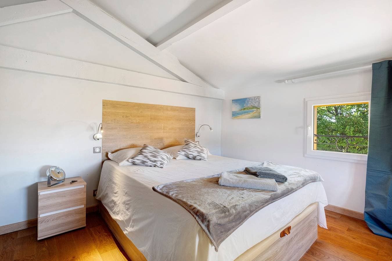 Foto 2 von 45: Chambre Iris 22 m² klimatisiert im Obergeschoss, Gemeinschaftsküche, -wohnzimmer & Garten
