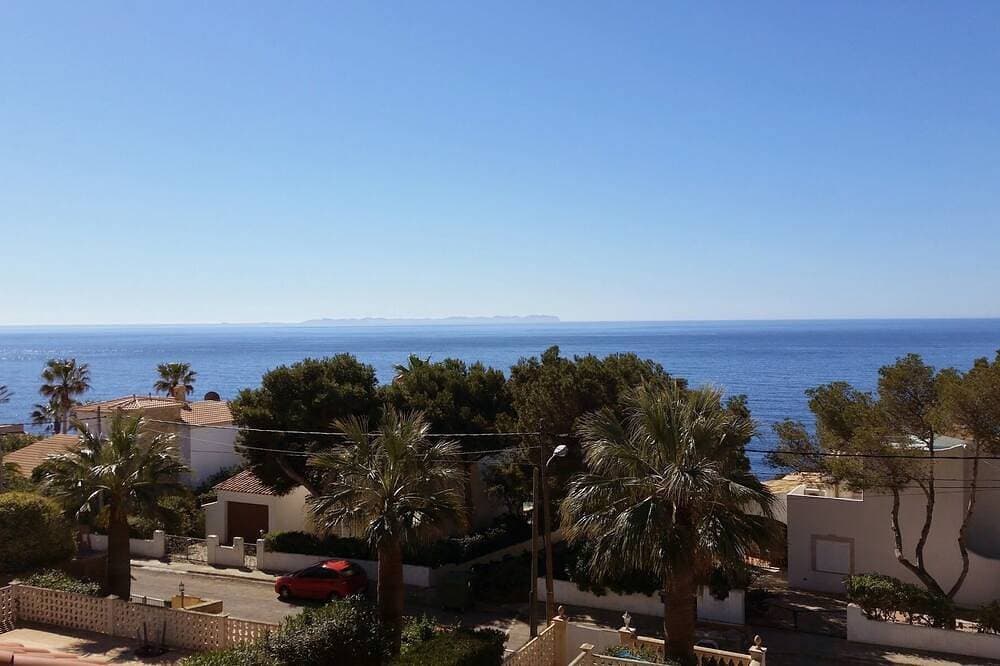 Dhh mit traumhaftem Meerblick, Dachterrasse, eigenem Pool, Dsl, WLAN, Klima 1