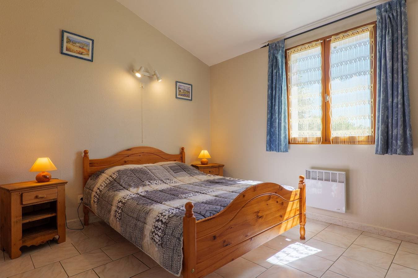 Foto 8 von 32: Ferienhaus „Le Peuplier- La Fontinelle“ mit Bergblick, Gemeinschaftspool & Klimaanlage