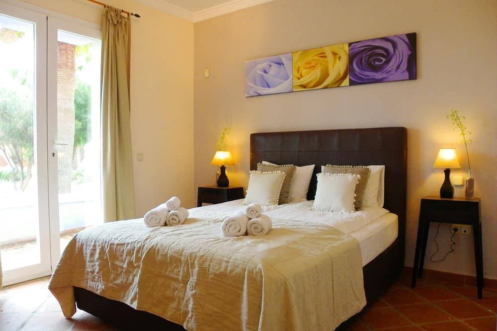 Foto 3 von 30: Luxus-Erdgeschoss-Wohnung mit Meerblick, privater Garten, Pool- und Meerzugang